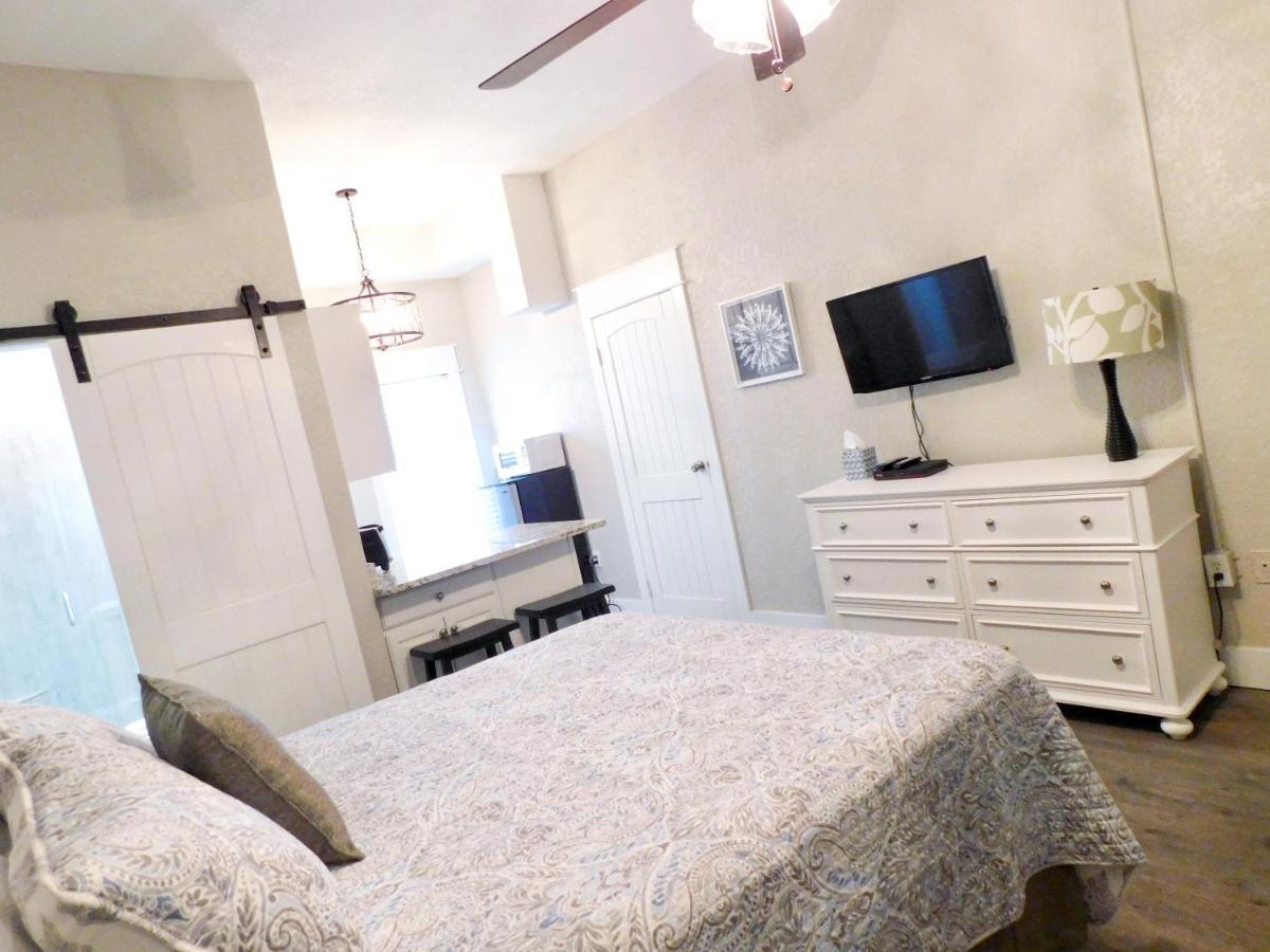 Budget Friendly Condo Within Walking Distance To The Beach! Gulf Shores Luaran gambar