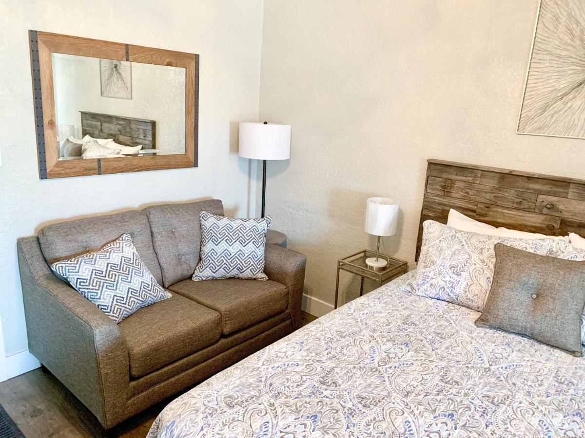 Budget Friendly Condo Within Walking Distance To The Beach! Gulf Shores Luaran gambar