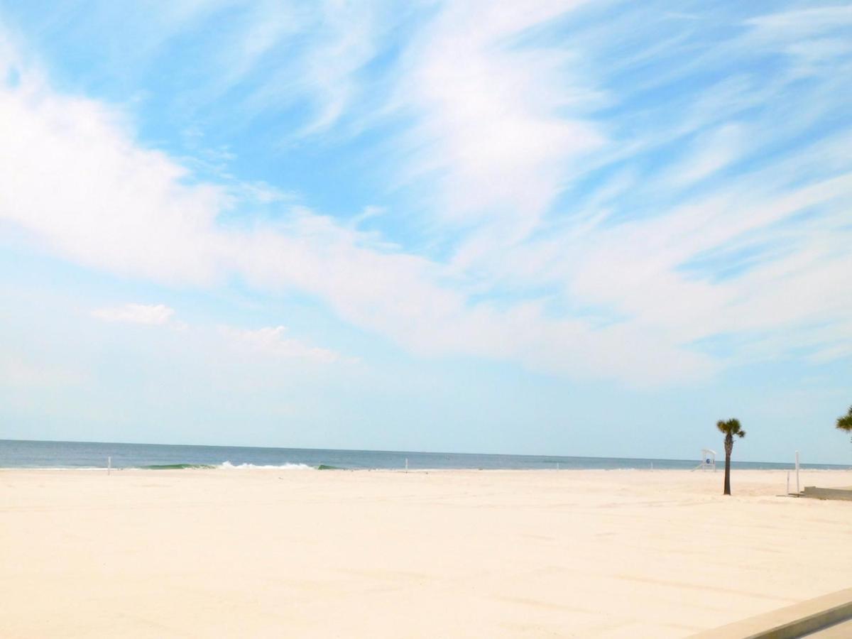 Budget Friendly Condo Within Walking Distance To The Beach! Gulf Shores Luaran gambar