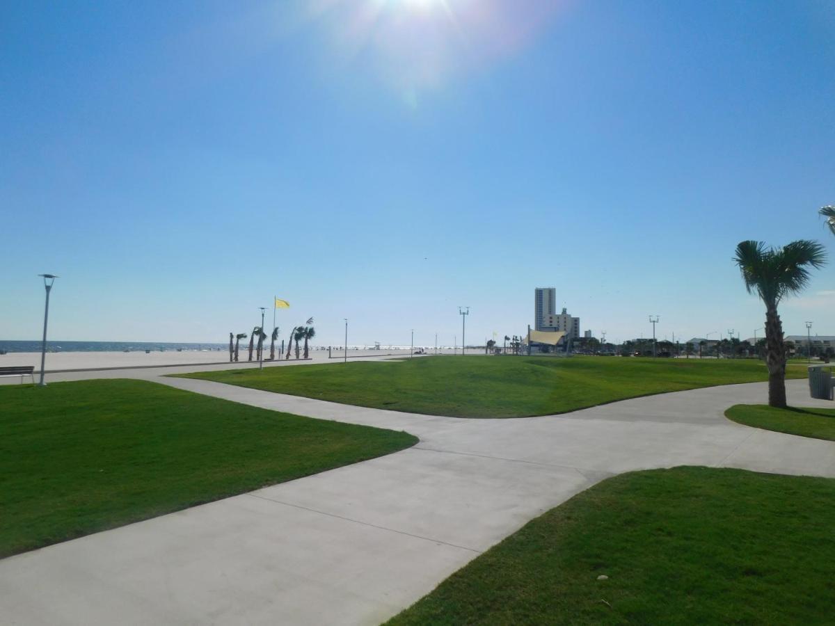 Budget Friendly Condo Within Walking Distance To The Beach! Gulf Shores Luaran gambar